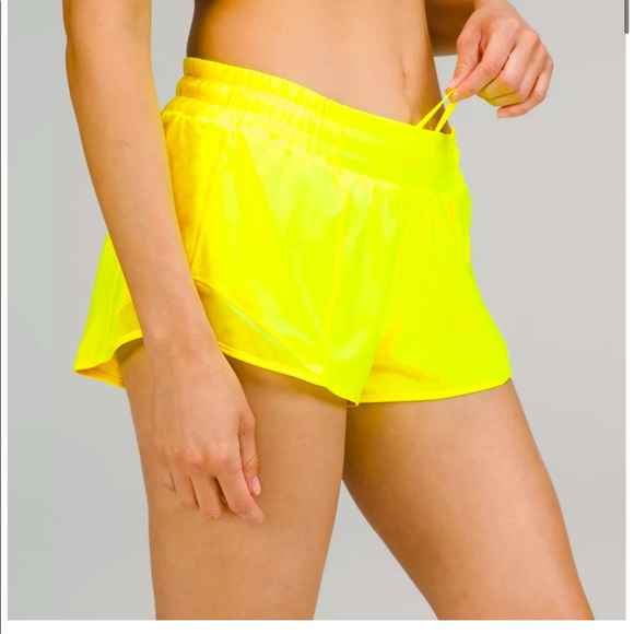 🍋 Lululemon Hotty Hot Shorts - Picture 1 of 4